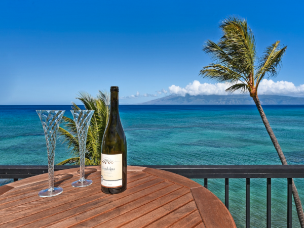 Luxury Oceanfront Condo in West Maui - Stunning Views & Amenities